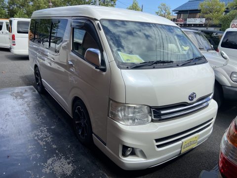 H25 ハイエース　ワゴンGL　フロント